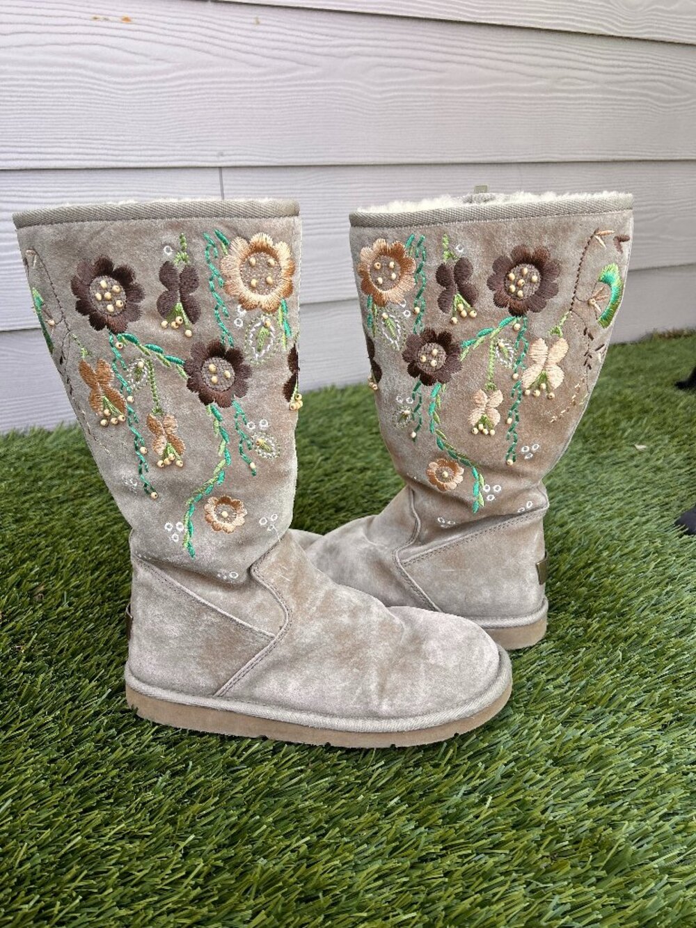UGG Australia Flower Embroidered Tall Boot  Sand Suede Shearling Lining Size 7